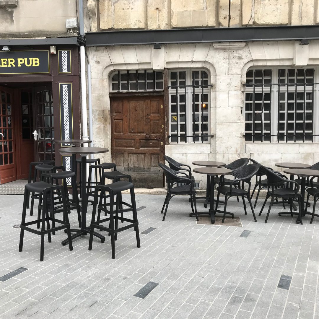 Aménagement de terrasse pour notre client L'Antre du Malt