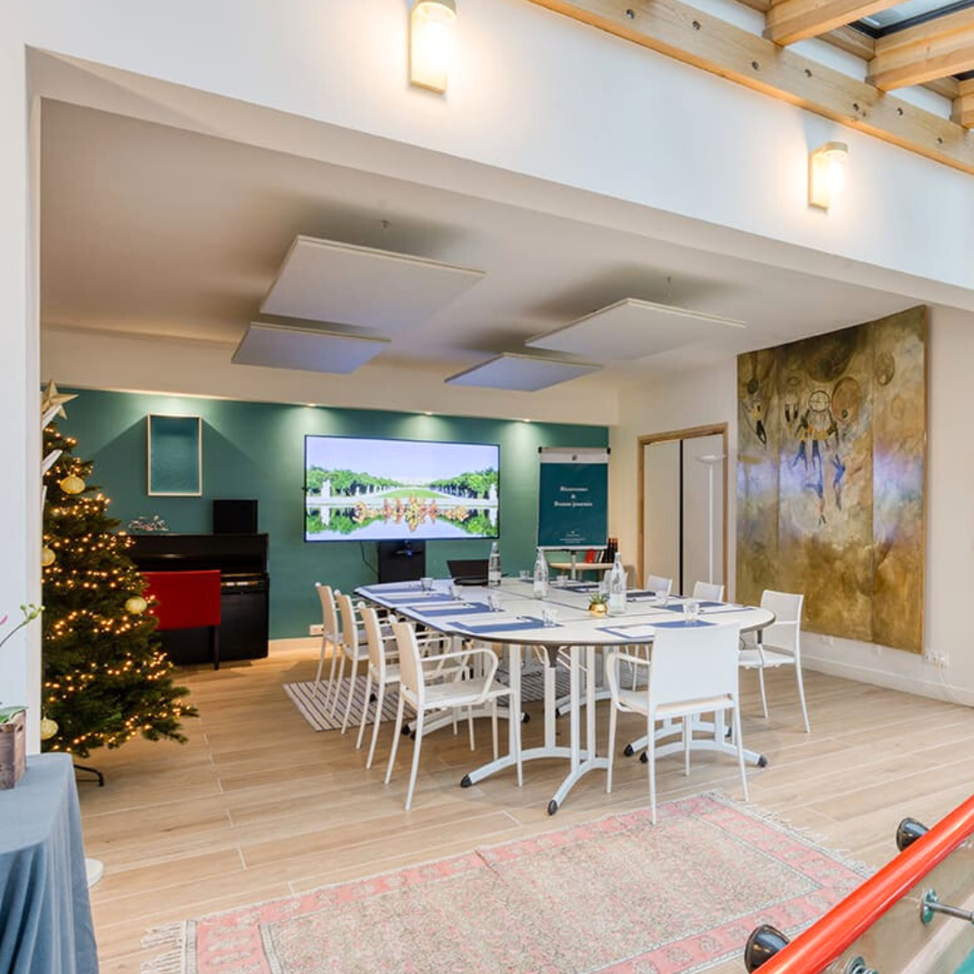 Intervention à Versailles : des solutions acoustiques sur-mesure pour un hôtel plus confortable