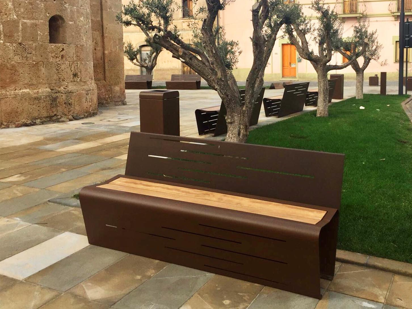 Banc Mac Wood