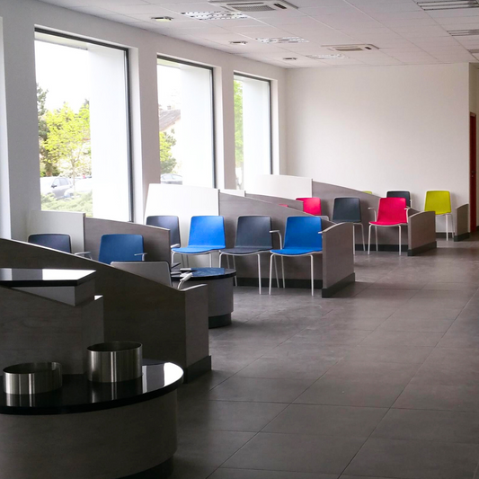 Donner de la couleur et du confort à une salle d’attente du laboratoire médical d'Evorial